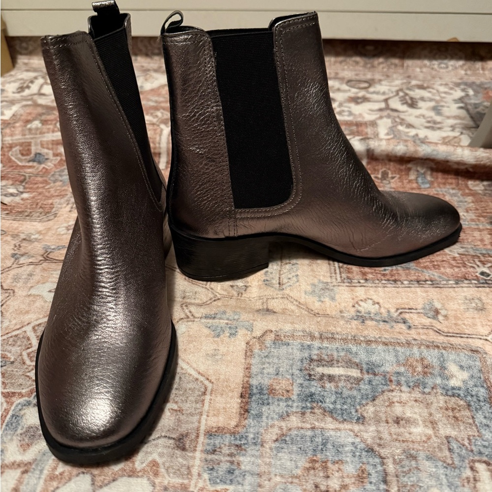 NWT: Kenneth Cole Reaction Metallic Leather Ankle Boots sz 7.5